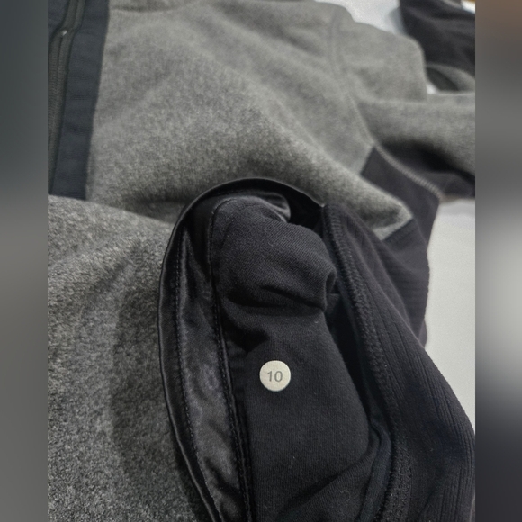 Lululemon Post Chaturanga  Gray and Black Half-Zip Pullover Sz.10 - Picture 10 of 11